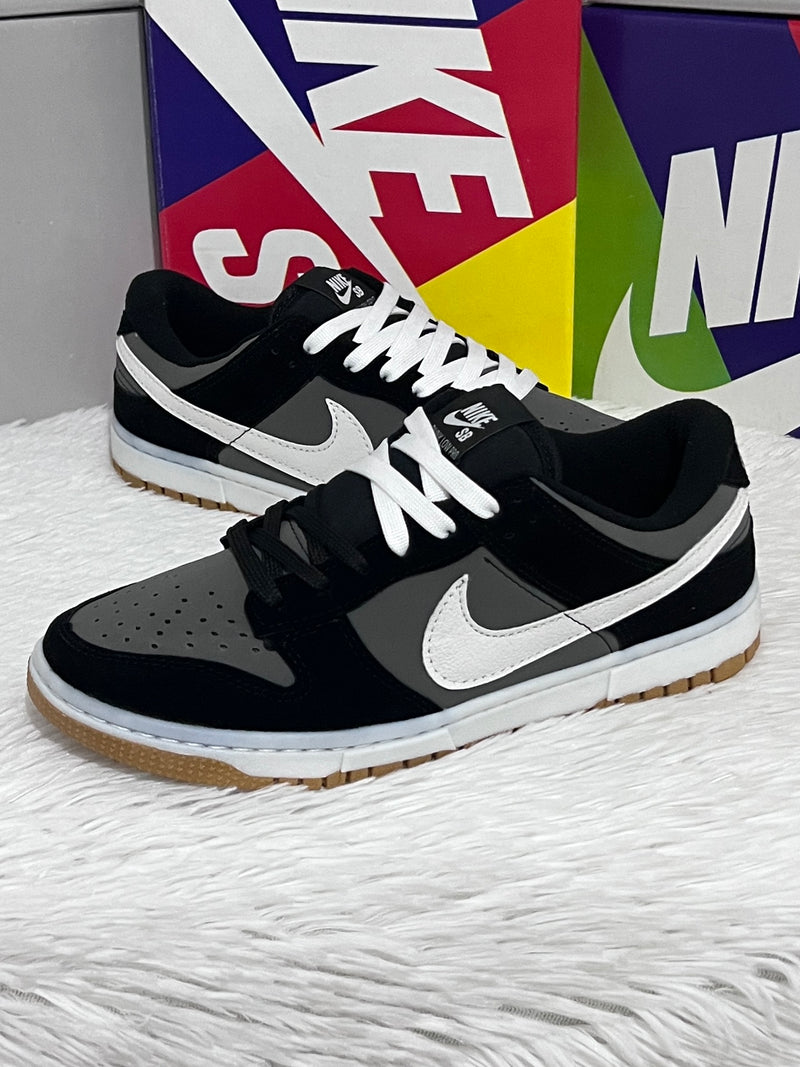 Nike SB Dunk Low Pro x Grafite c/ branco