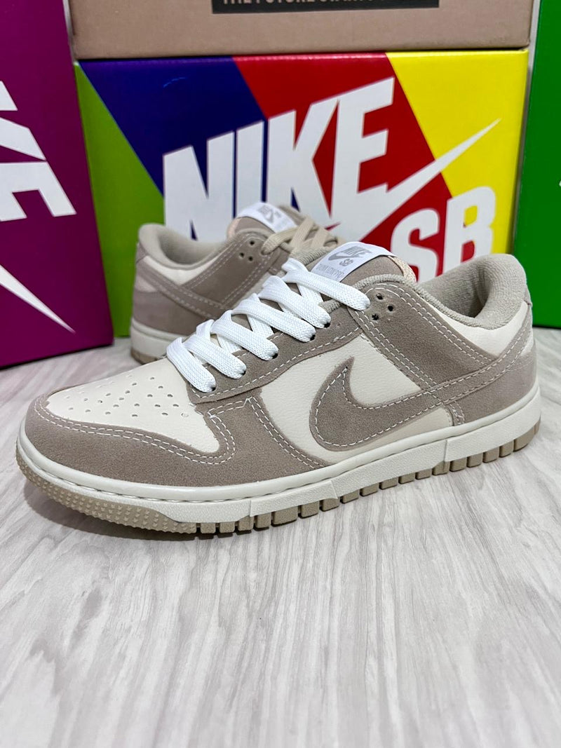 Nike SB Dunk Low Pro x Bege Camurça