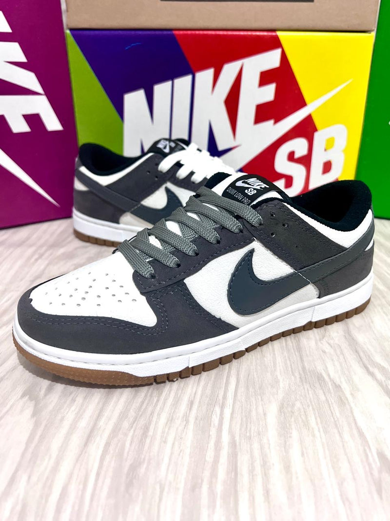 Nike SB Dunk Low Pro x Grafite Branco