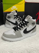 Nike Air Jordan 1 - Cinza Preto