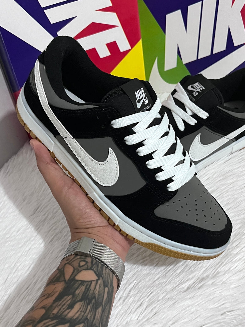 Nike SB Dunk Low Pro x Grafite c/ branco