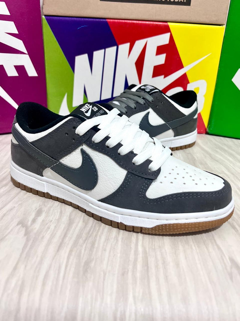 Nike SB Dunk Low Pro x Grafite Branco