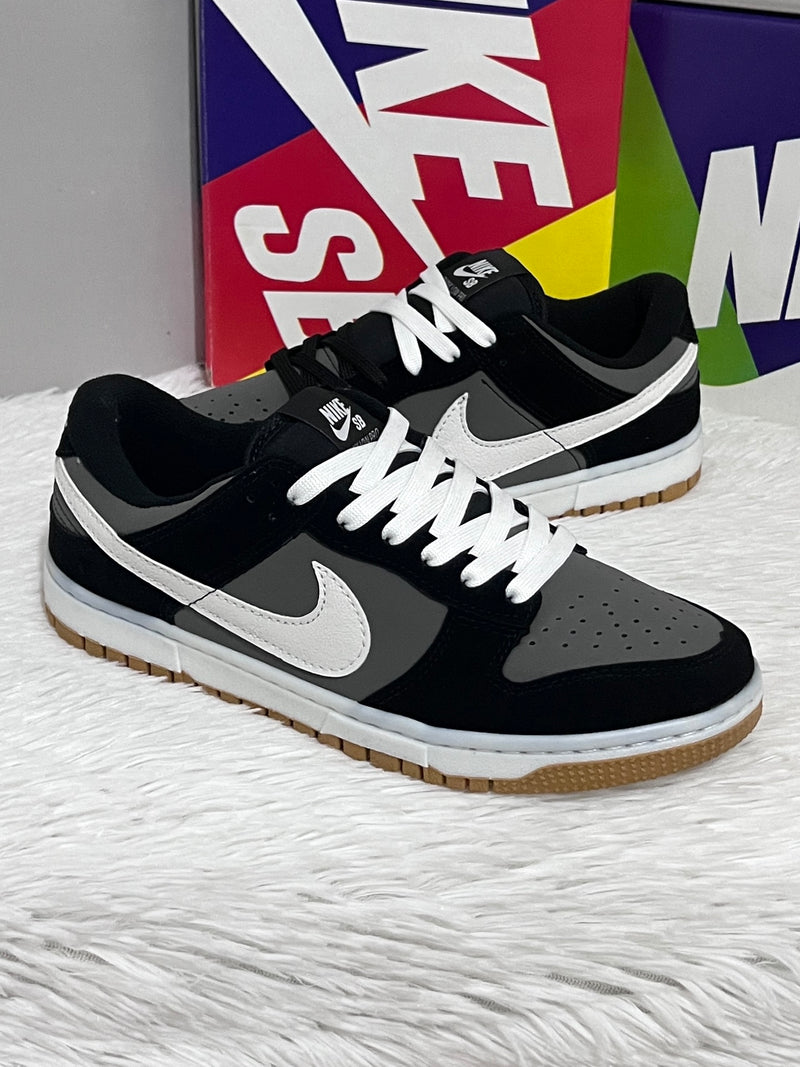 Nike SB Dunk Low Pro x Grafite c/ branco