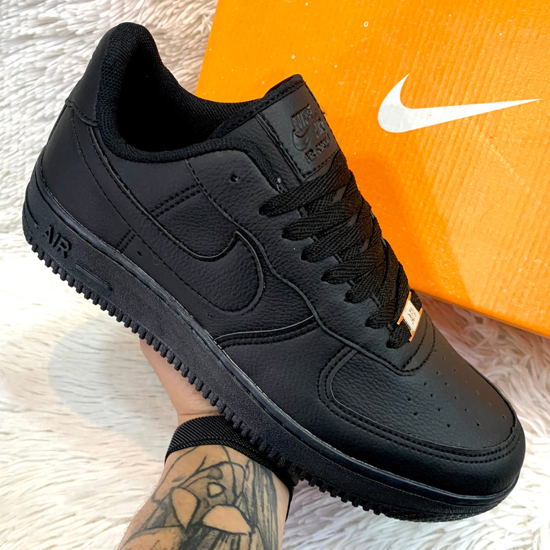 Nike Air Force x Preto