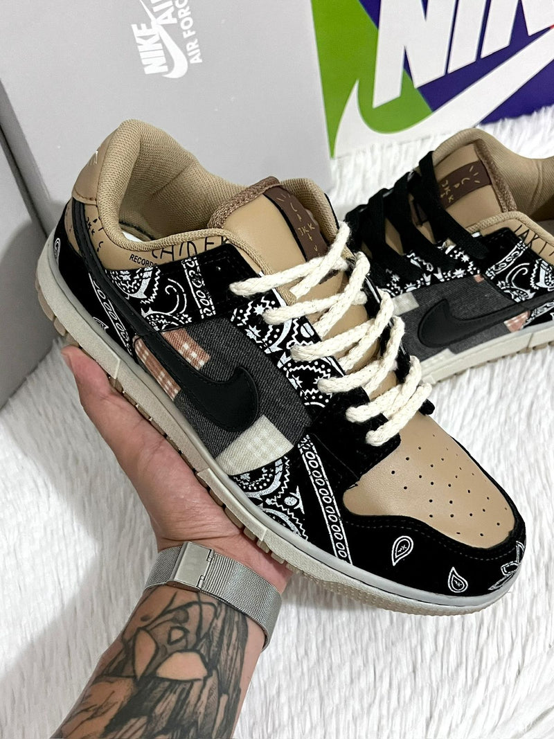 Nike SB Dunk Low Pro x Travis Scott